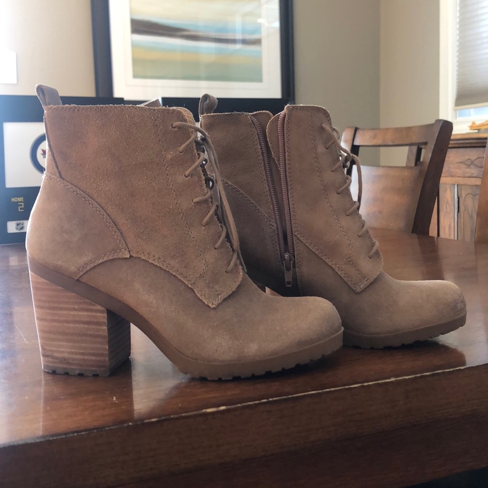 Size 9m or size 39 Lucky Brand boots